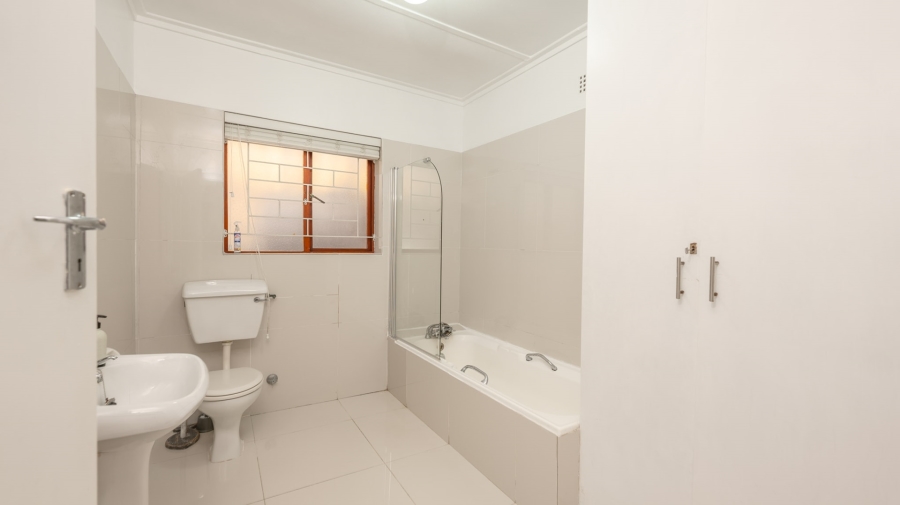 To Let 5 Bedroom Property for Rent in Struisbaai Western Cape